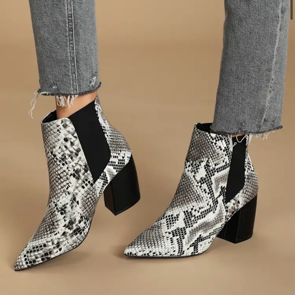 Lulu's Black and White Snakeskin Ankle Booties Size 6 - Picture 1 of 4